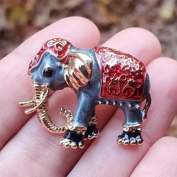 Jewelry - NWOT Gold & Enamel Elephant Brooch